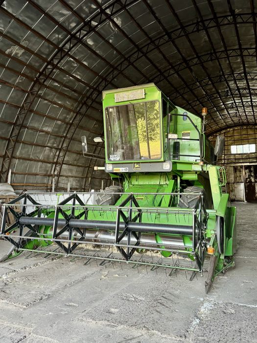 Комбайн John Deere 1055