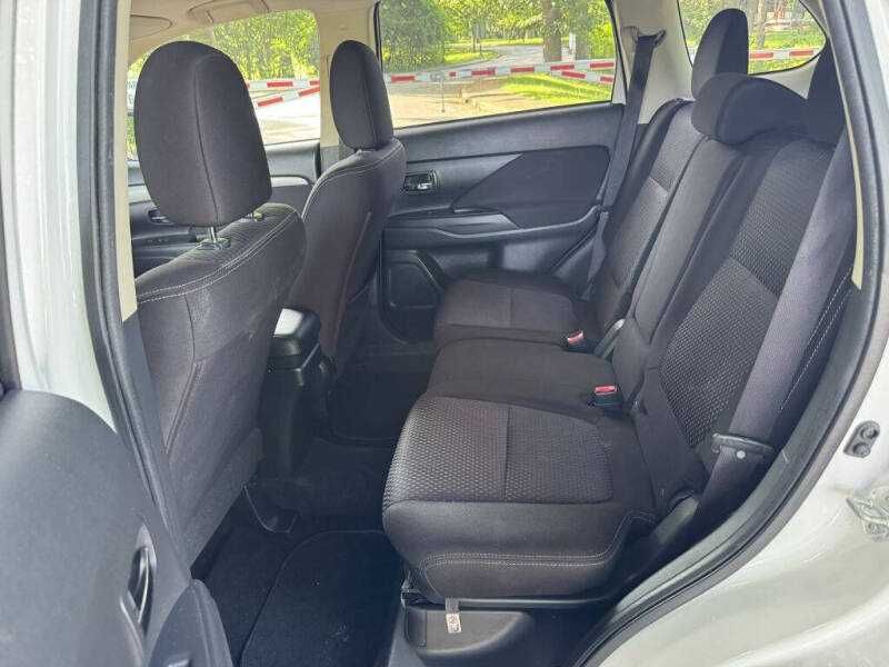 2016 Mitsubishi Outlander ES