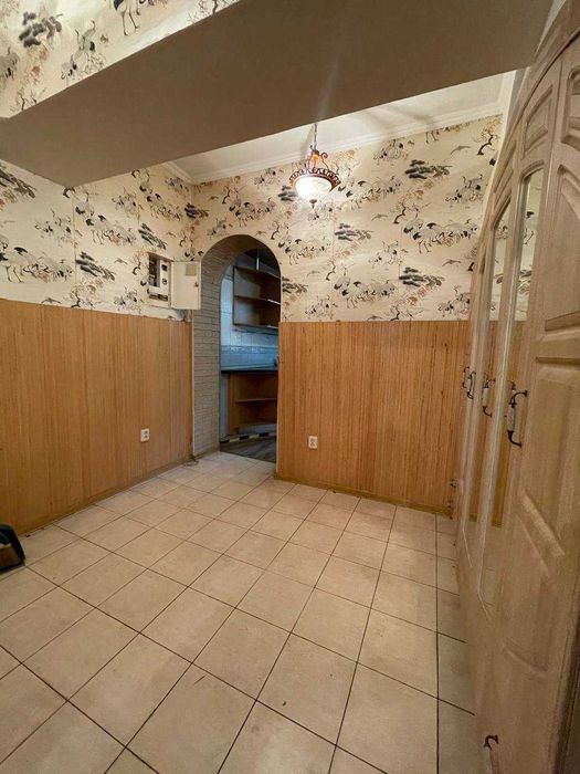 ПРОДАМ трикімнатну квартиру 91 м2 зі своїм окремим фасадним входом та підвалом у сталінці, Приморський район