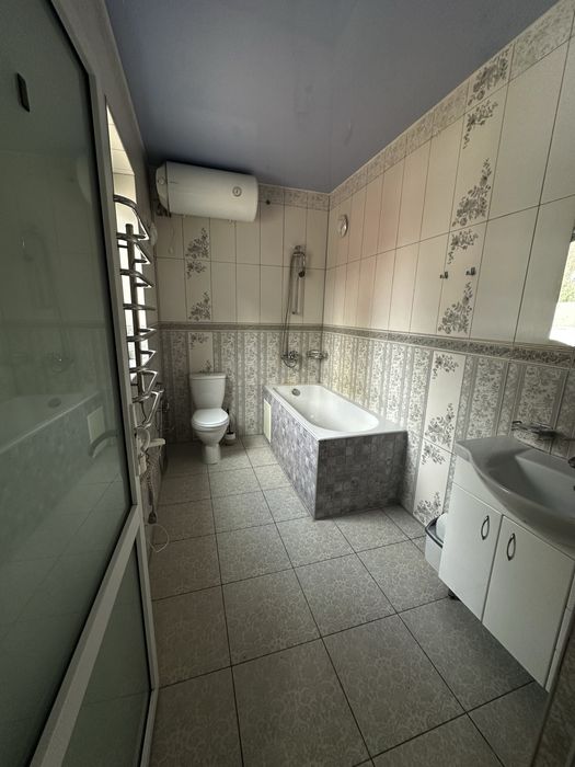 Будинок у Київській області в лісі подобово від господарів