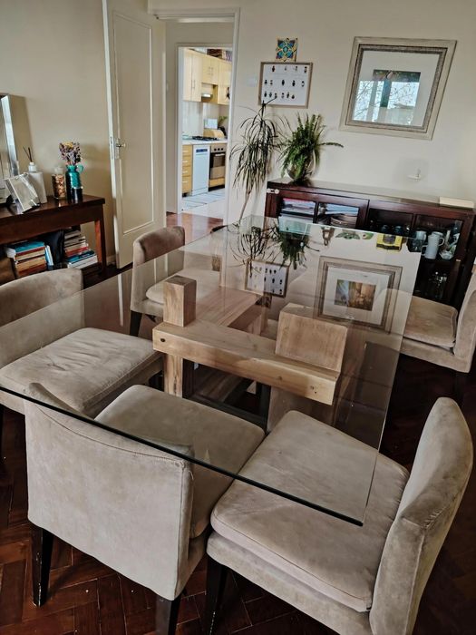 Mesa de jantar, com tampo de vidro. 220 X 110, 6 lugares