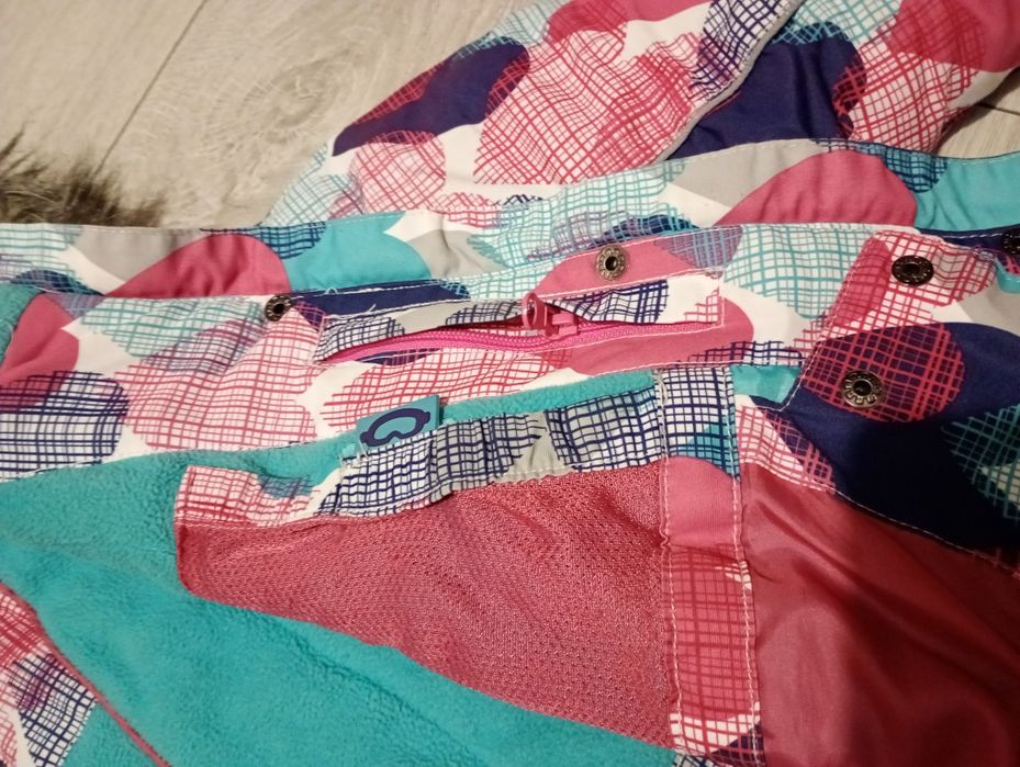 Używana kurtka zimowa dziewczęca na 122 cm