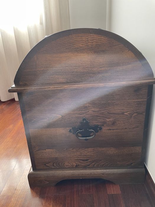Arca de madeira maciça