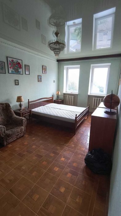 Продам 3 кімнатну квартиру загальна площа 90 кв.м. вул. Садова 6/12 з ремонтом та меблю 60000 у.е.