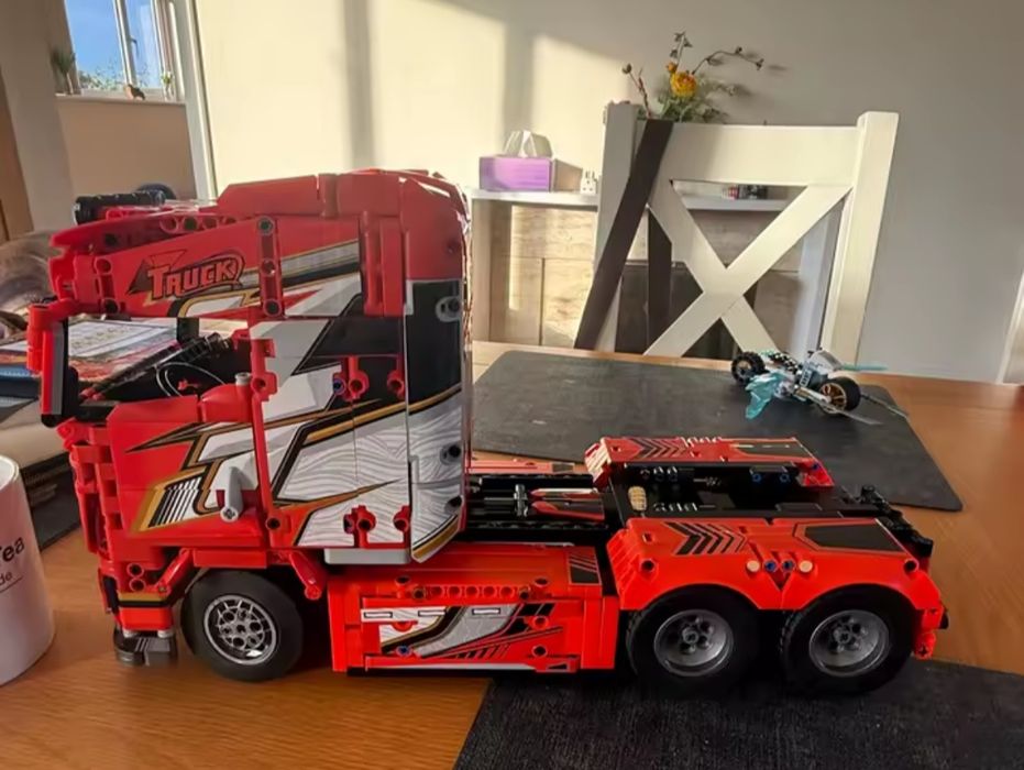 Klocki Lepin/JieStar Ciężarówka Scania 1708 elementów