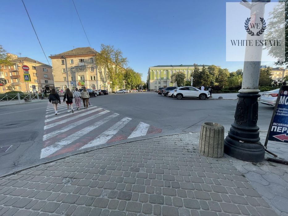 Продаж комерційного приміщення вул. Листопадова