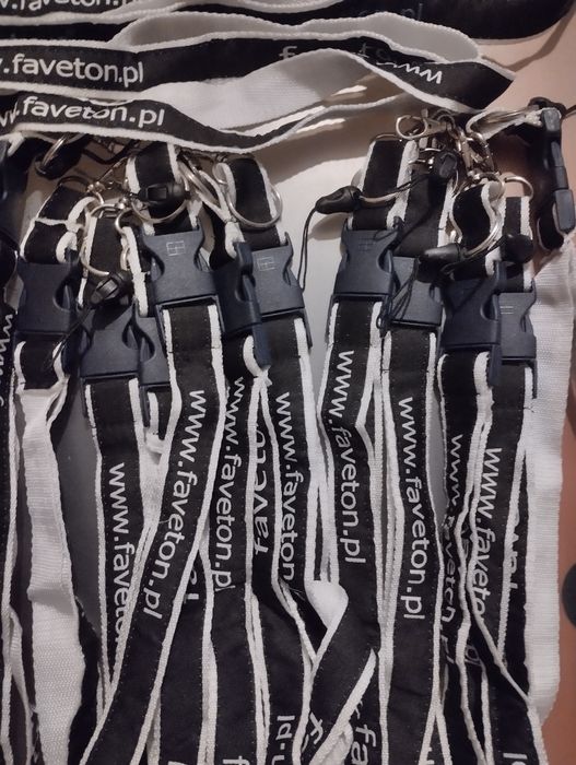 32 smycze na klucze itp okazja