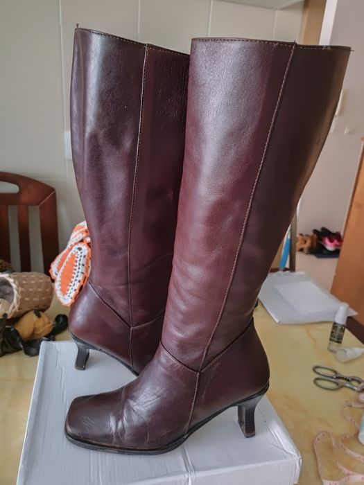 Botas em pele e forro também