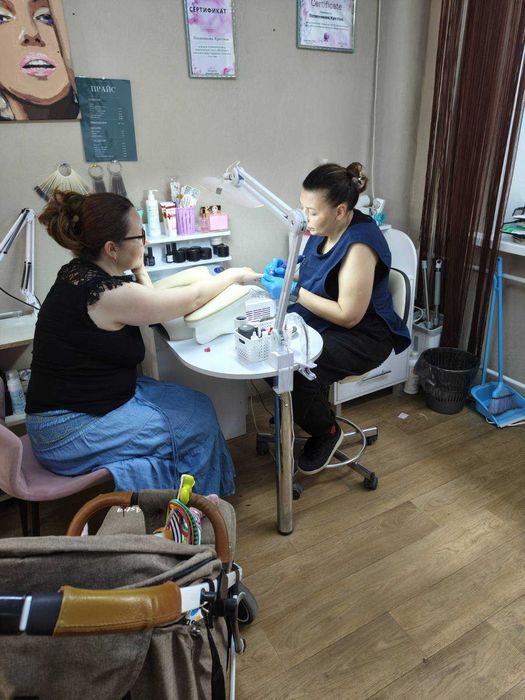 БЕЗОПЛАТНИЙ манікюр покриття Вишневе по запису