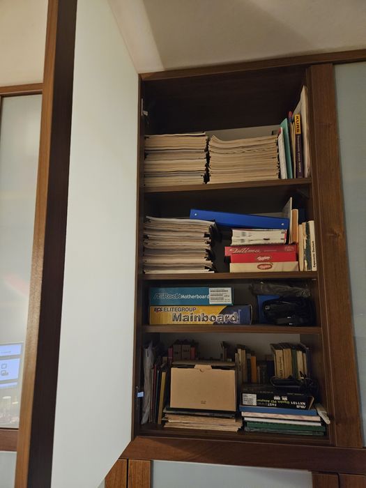 Szafa z otwieranymi segmentami