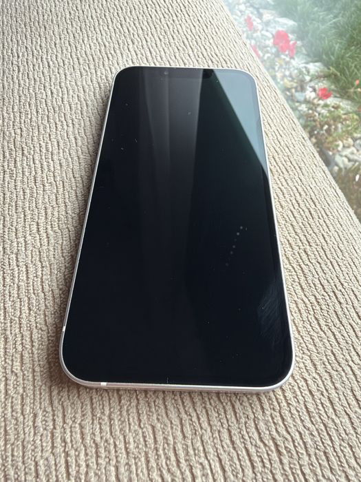 I phone 13 Bialy