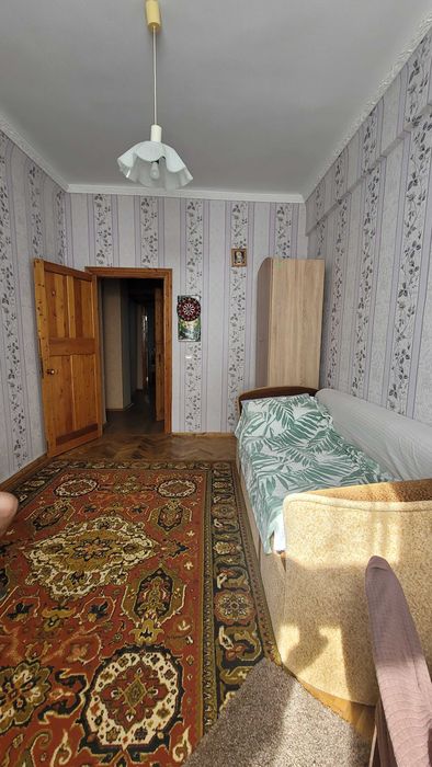 Продам 3-х кімнатну квартиру.