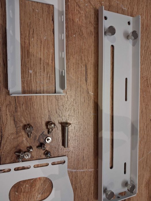 uchwyt pionowy na karte graficzna