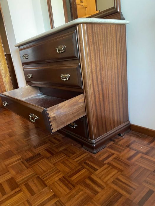 Quarto Completo Clássico em Madeira Maciça com Tampo em Mármore | Venda em Conjunto ou em Peças