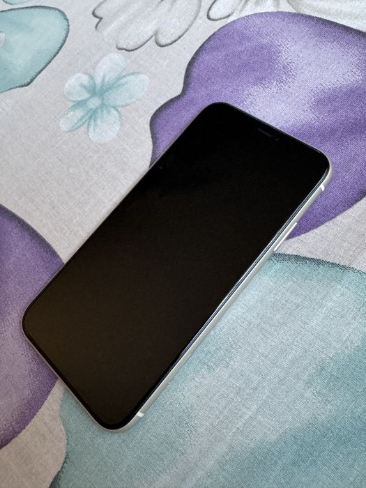 iPhone 11 white