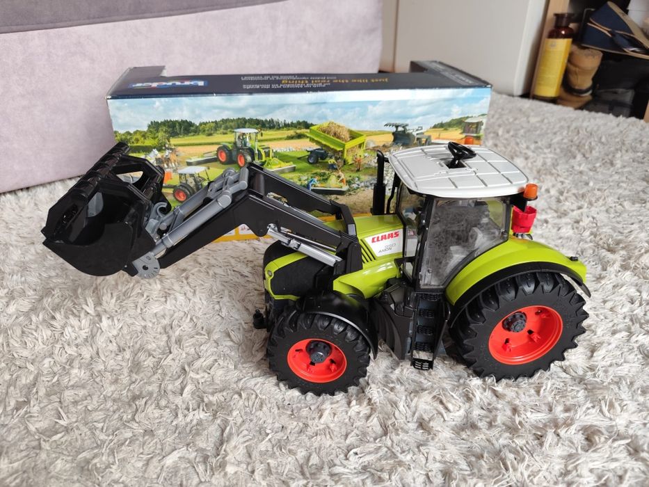 Bruder class axion 950 z ładowaczem jak nowy