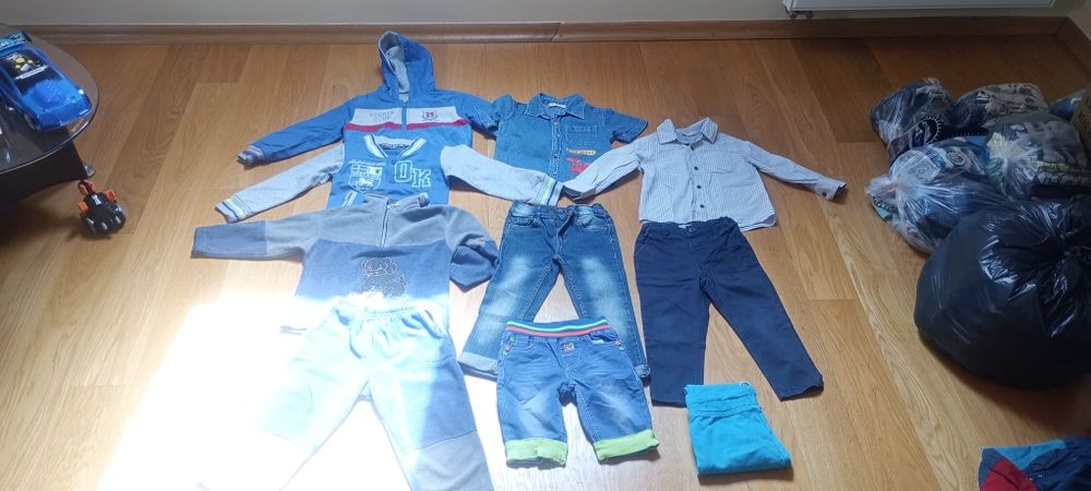 Zestaw ubrań bluza, spodnie, spodenki 98