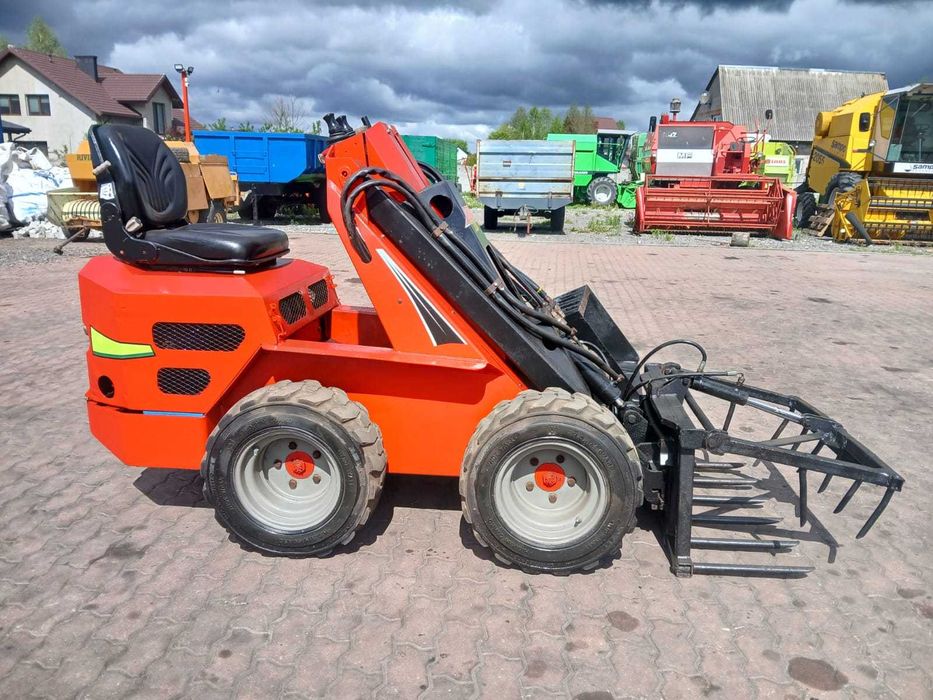 Mini ładowarka avant 320