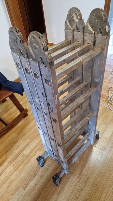 Escada Articulada Multiusos em Alumínio - 12 Degraus (4x3) - Robusta