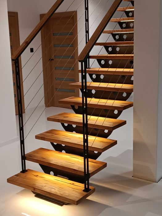 Schody loft na metalowej konstrukcji samonośne półkowe