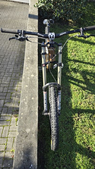 Mondraker Durham downhill