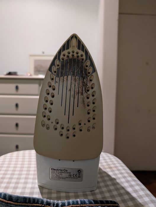 Ferro de Engomar 2200W - Eficiente e Funcional