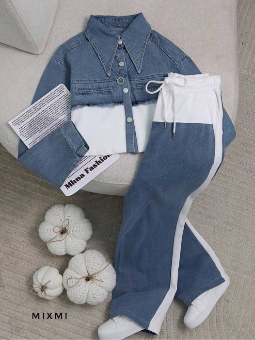 Жіночий джинсовий костюм