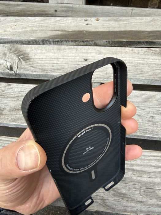 Продам Чехол Pitaka Ultra-Slim Twill Black/Grey для iPhone 17