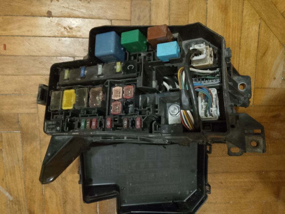 Блок предохранителей toyota rav4 3 2.2 d4d/Тойота рав4