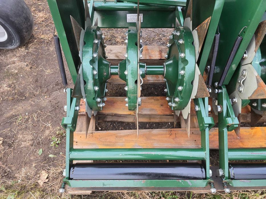 Napowietrzanie Toro SISIS Aerator John Deere Wertykulator WIEDENMANN Redexim kolce Rink Aerator pasywny Cushman Szerokość robocza 110 cm