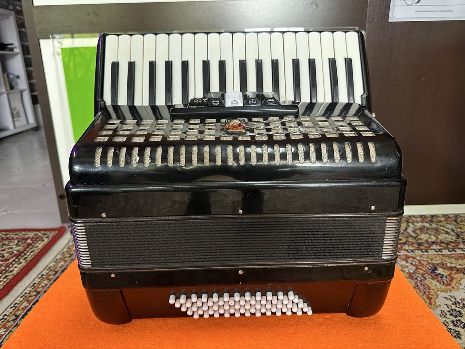 Acordeão de teclas Parrôt 60 baixos preto