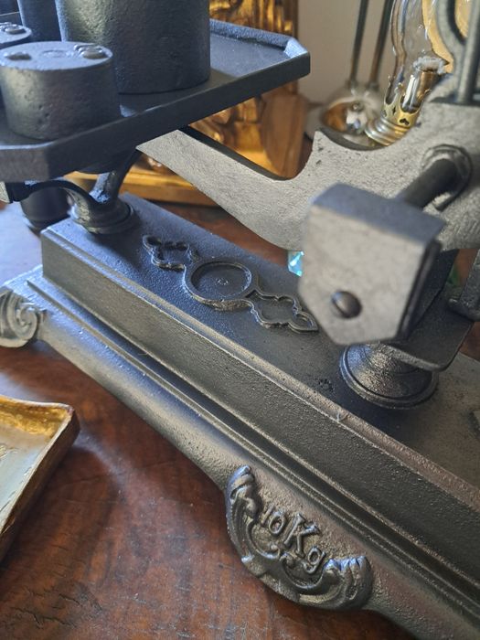 Waga stara żeliwna z ciężarkami