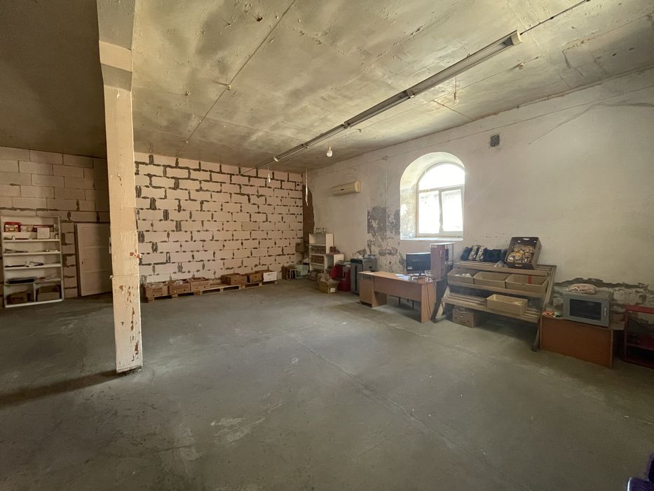 Комерційна нерухомість приміщення склад в центрі міста