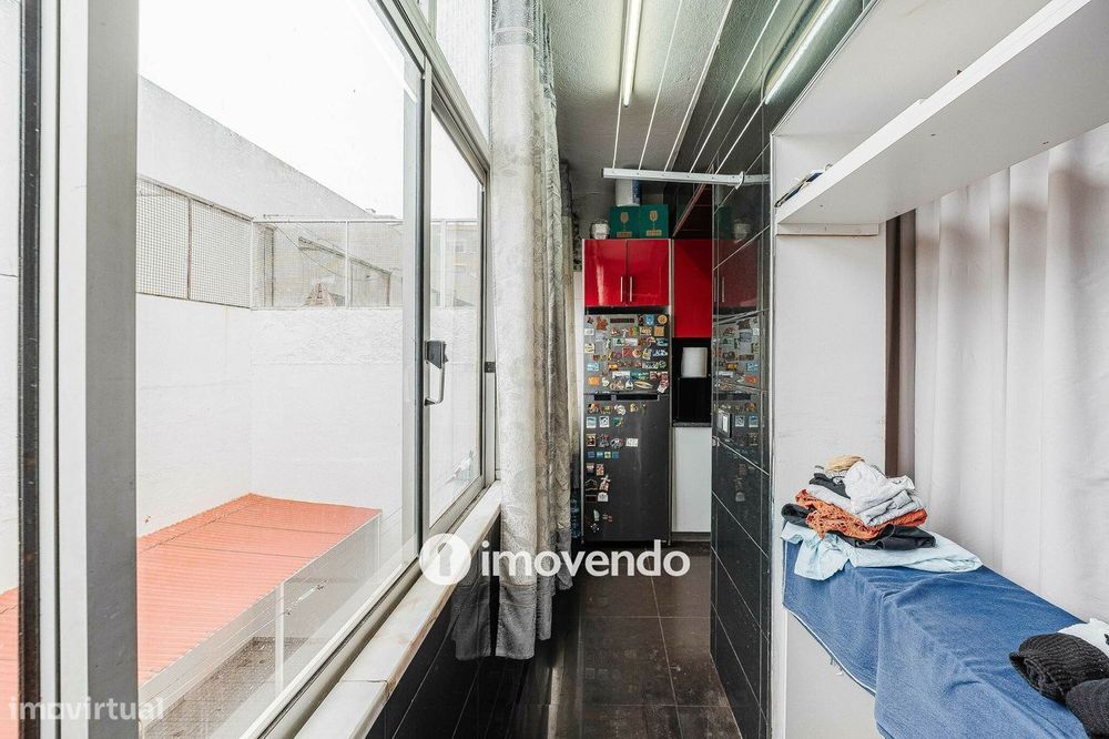 Apartamento T3+1, com áreas generosas, no Laranjeiro