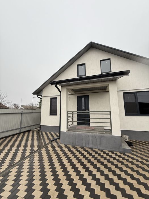 Продам новый дом в центре Нерубайского