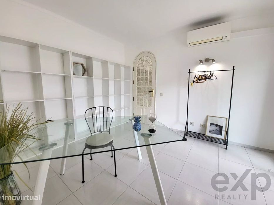 Excepcional T2  no último andar com um amplo terraço. Centro histórico