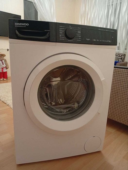 Пральна машинка в робочому стані на 7 кг