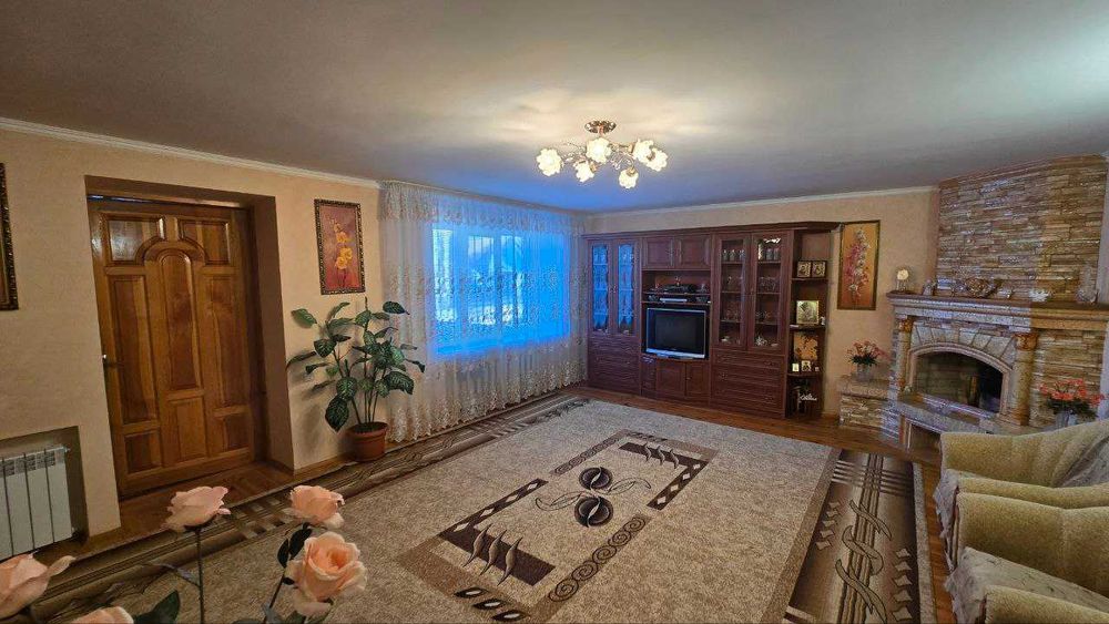 Комфортний та затишний будинок у передмісті Черкас.