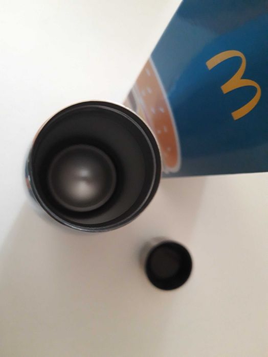 Garrafa reutilizável de aço inoxidável - Artigo NOVO.