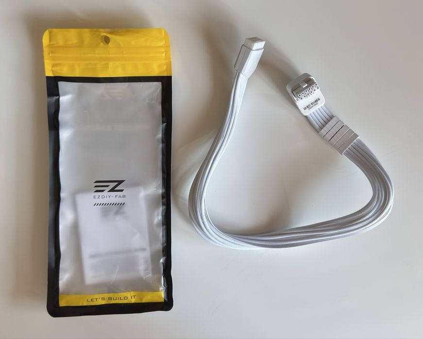 Przedłużacz kątowy EZDIY-FAB 90° 12VHPWR Biały