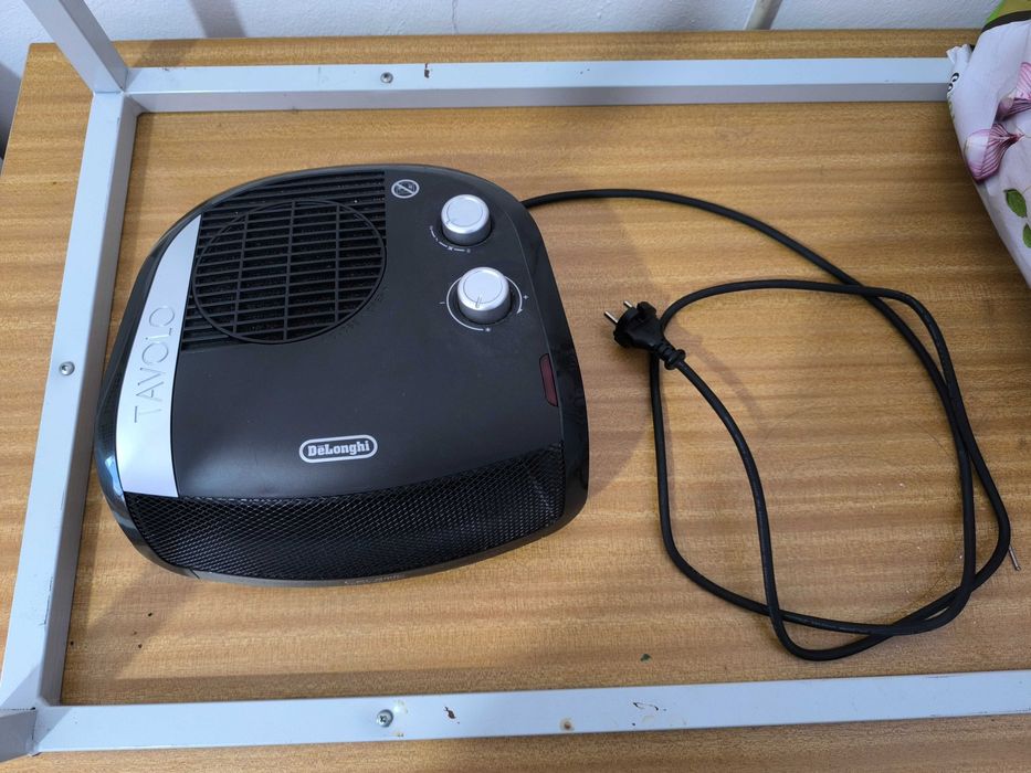 Aquecedor DeLonghi de ceramica.