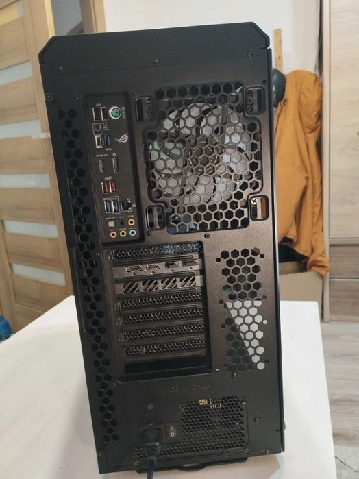 komputer gamingowy R5 3600, RTX 4060 8GB OC