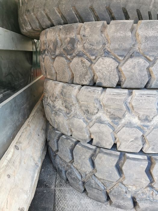 Opony skalne koparka. 10.00 20  T-900