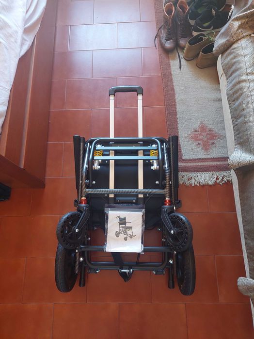 Cadeira de rodas desdobrável