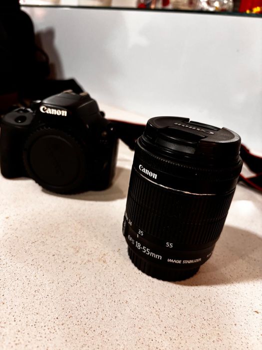 Máquina fotográfica Cânon EOS 100D