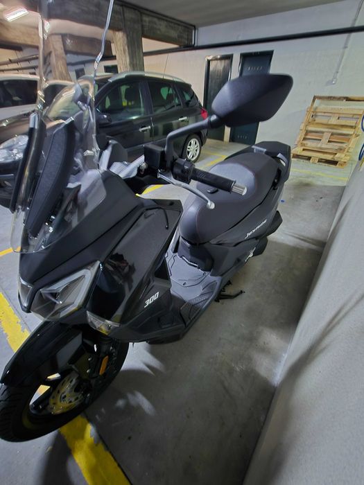 Vendo maxi-scooter SYM Joyride 300 ABS, com apenas 1.076 km