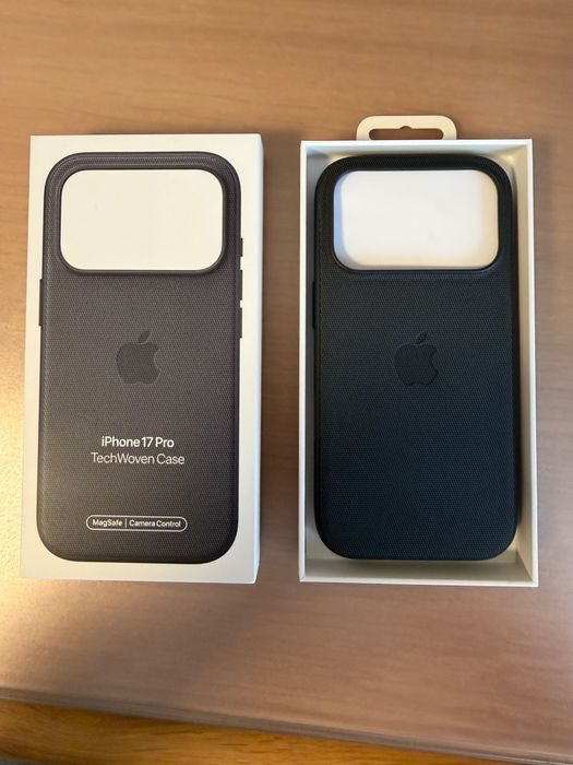 Capa Apple TechWoven preta para iPhone 17 Pro