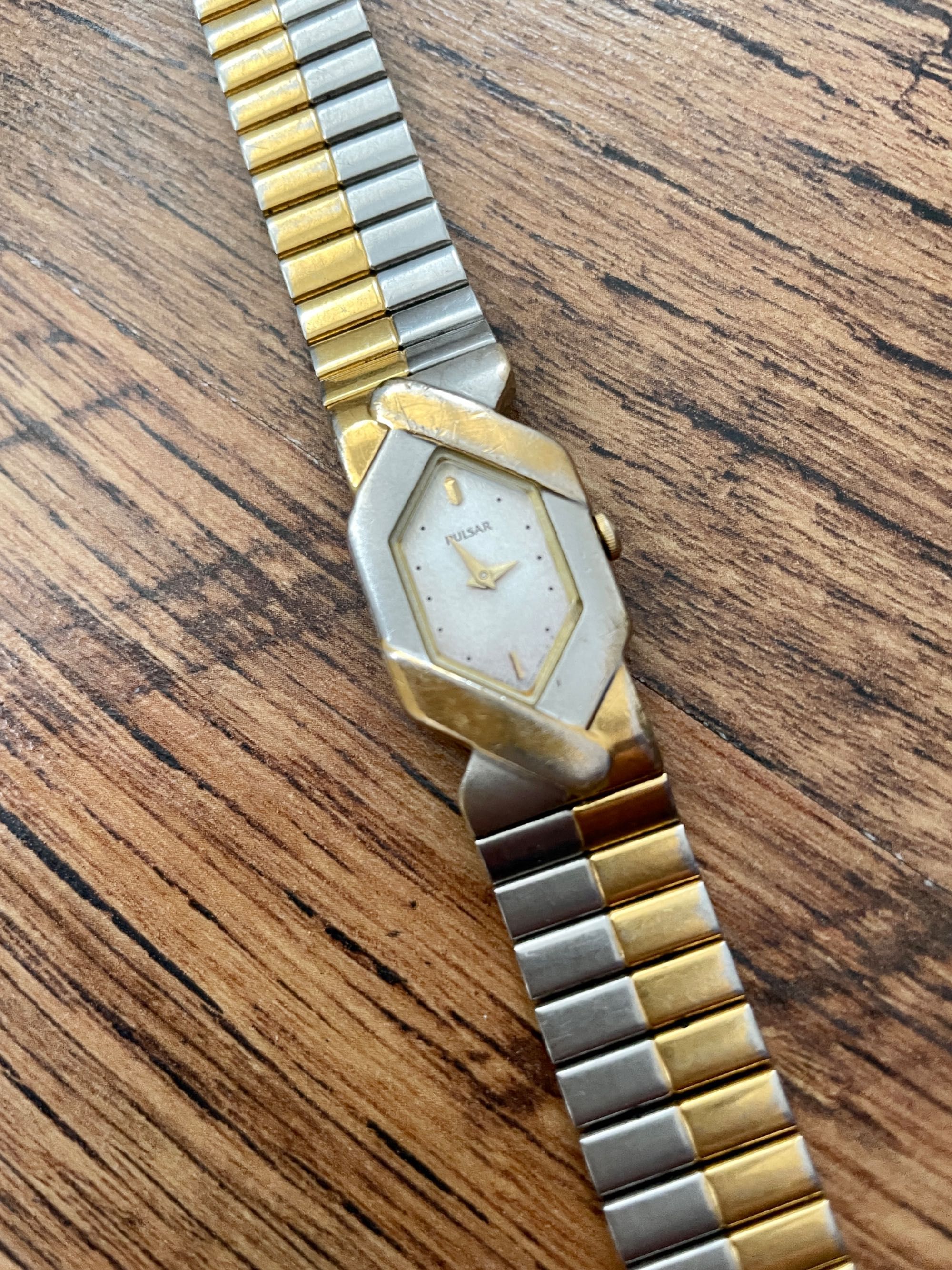 Pulsar v400 cheap watch