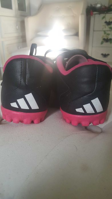 Czarno różowe buty piłkarskie/ Adidas Predator, rozmiar 36
