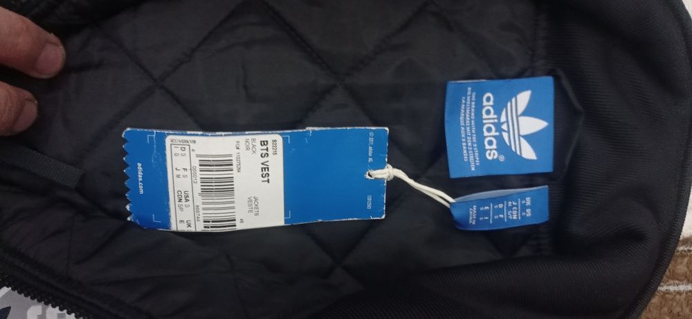 Продам жилетку Adidas орегінл